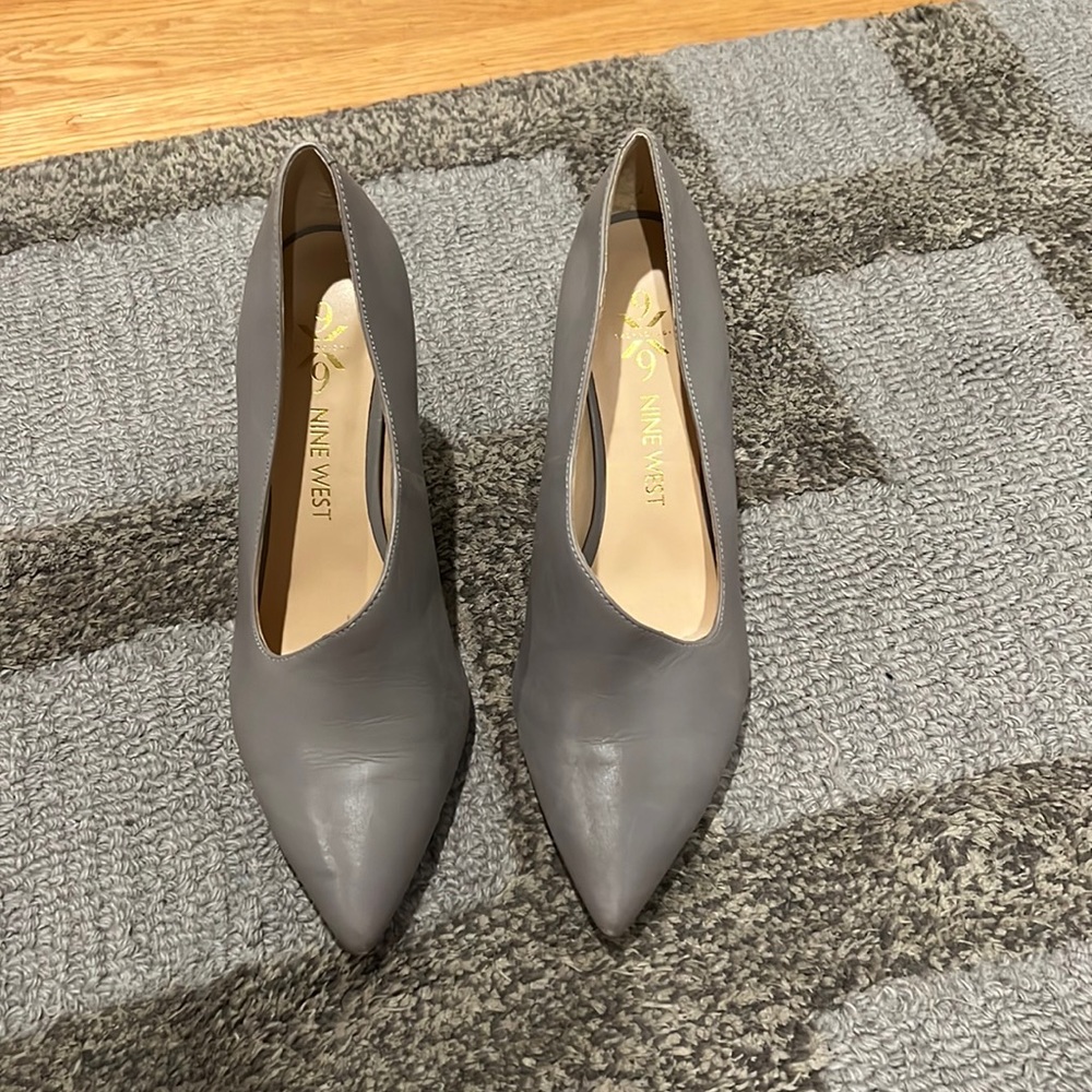 Nine West gray heels size 8. Lightly worn